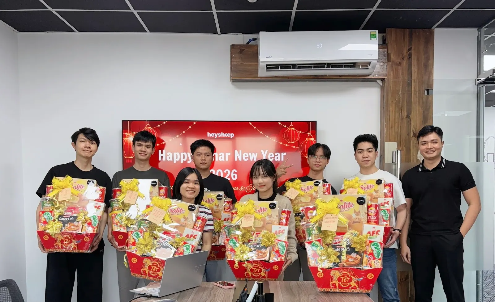 Tet Gifts & Year-End Appreciation